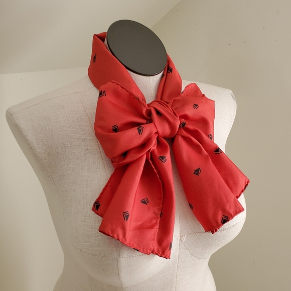 Vintage Accessories - 80s Vintage Red & Black Triangle Pattern Silk Scarf